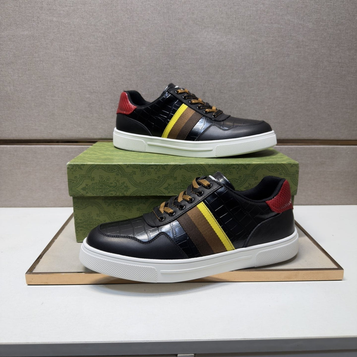 Gucci Men's Black Stripe Low-Top Sneakers
