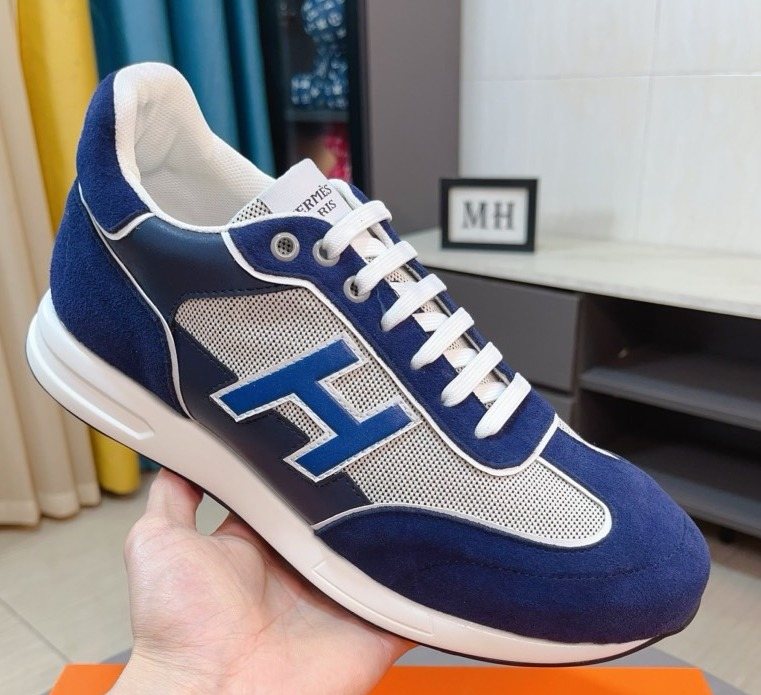 Hermès Navy Blue H-Detail Low-Top Sneakers