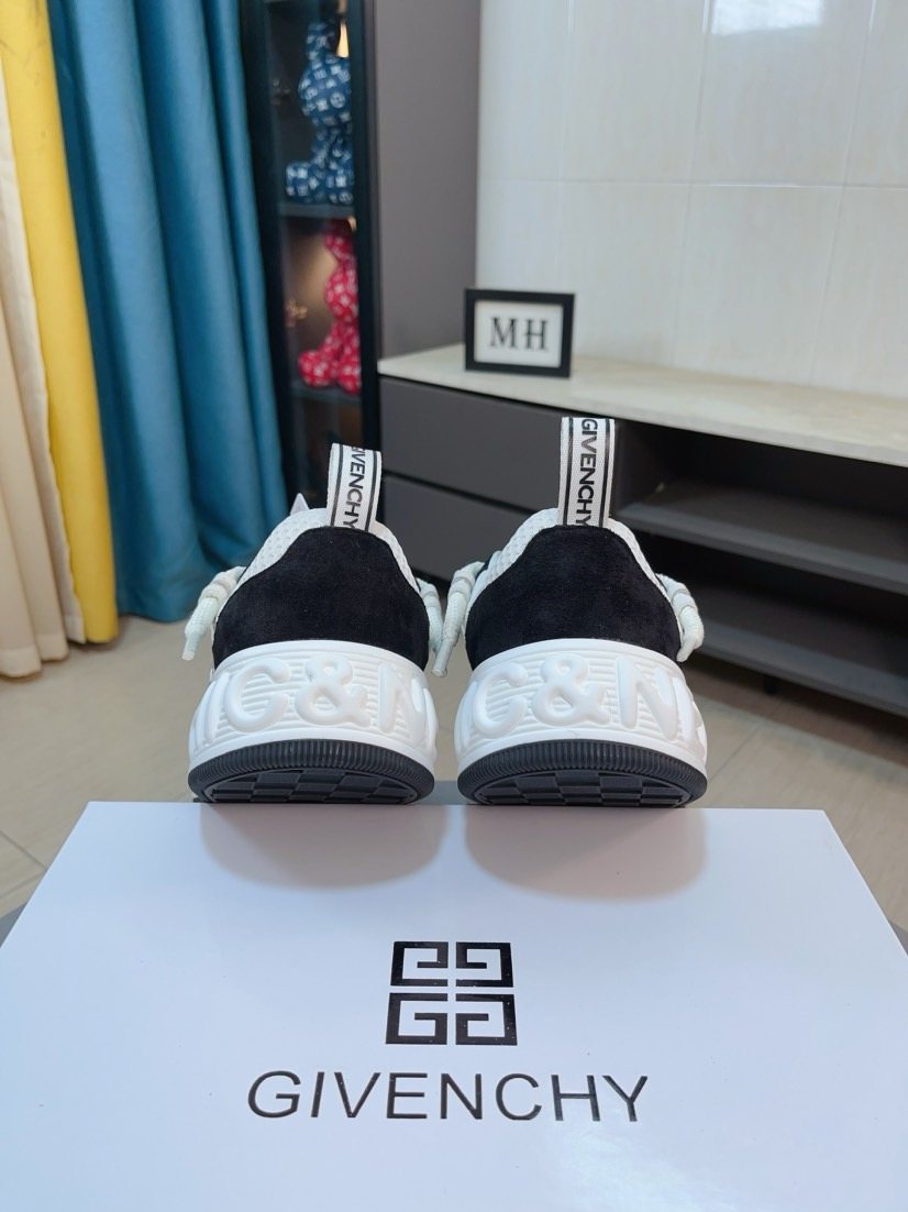 Givenchy Contrast-Panel Low-Top Sneakers